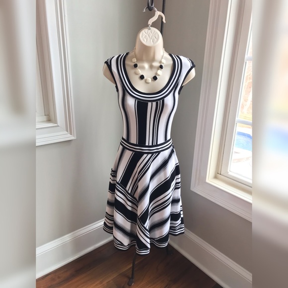 Designer Paula Hian Leila Fit & Flare Dress - Small $1225 LIKE NEW - Picture 7 of 10